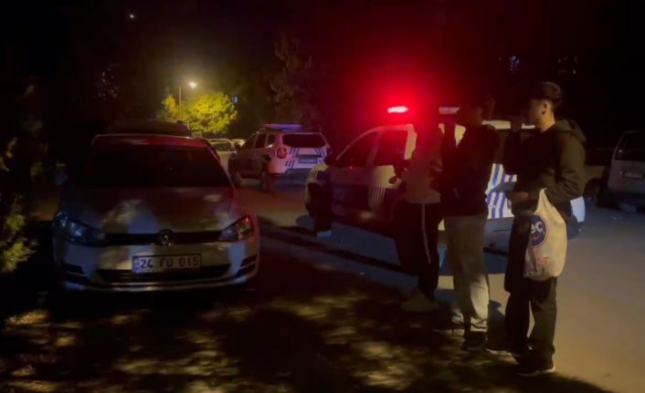 Asayiş olayını çekirdek çitleyerek izlediler