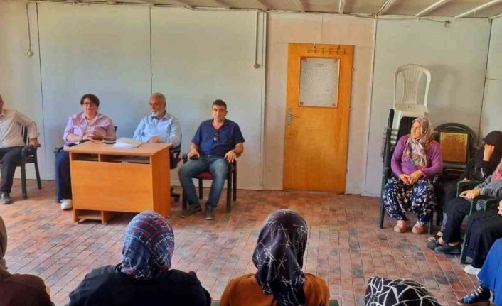 Aslanapa’da kadın çiftçilere kooperatif anlatıldı