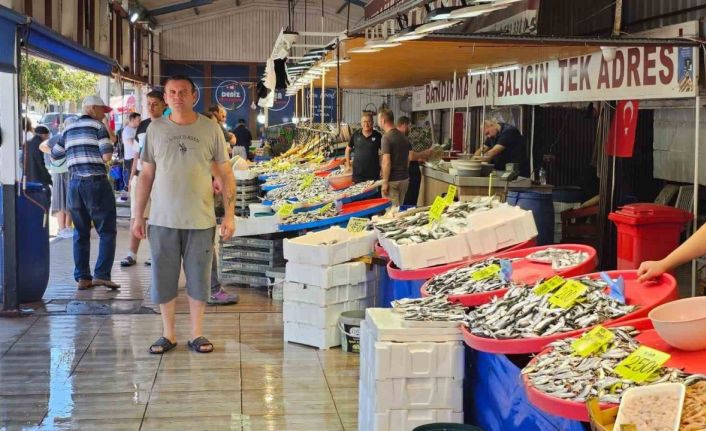 Av yasağı kalktı, balık tezgahları şenlendi