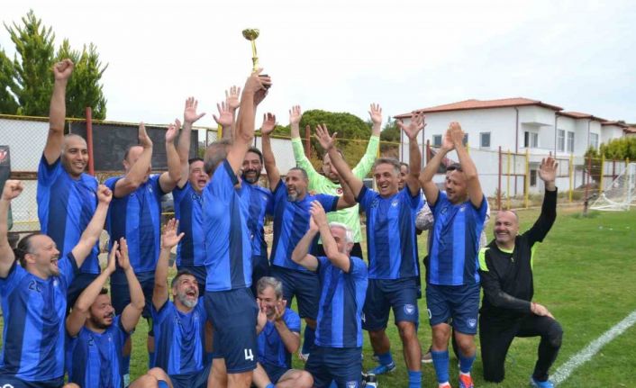 Ayvalık’ta yapılan 8. Dostluk ve Kardeşlik Masterler Futbol Turnuvası tamamlandı