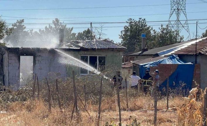 Babaeski’de ev yangını korkuttu