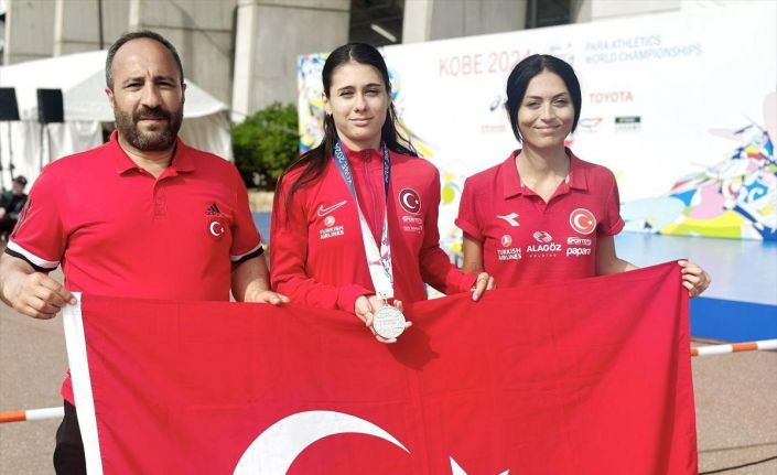 Bakan Bak dünya rekoru kıran Aysel Önder’i tebrik etti