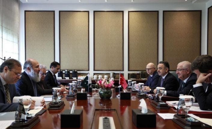 Bakan Güler, Pakistan Ticaret Bakanı Khan ile bir araya geldi