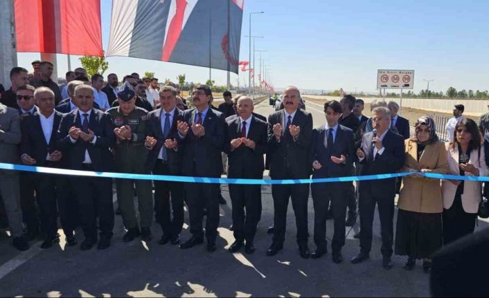 Bakan Şimşek önce yolu açtı, sonra TOGG ile geçti