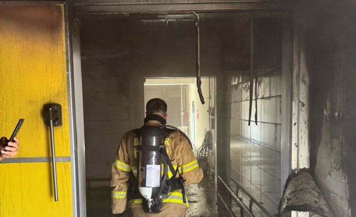 Bandırma-Karacabey yolundaki tesiste çıkan yangın kısa sürede söndürüldü