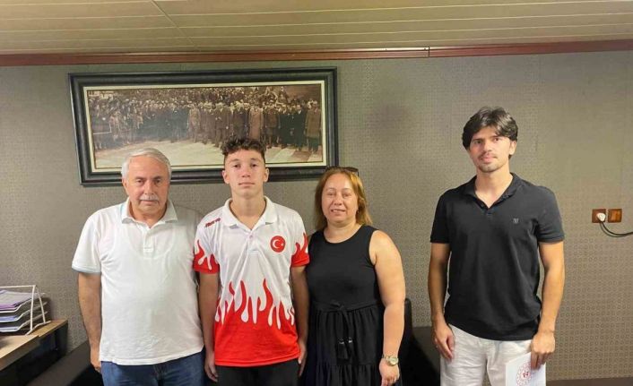 Başarılı sporculara eğitim bursu