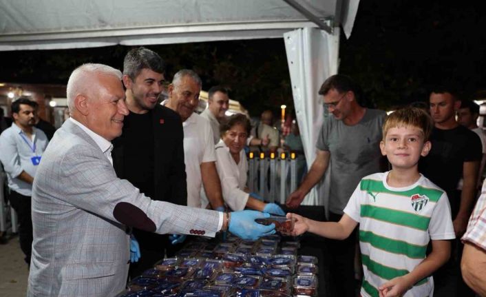 Başkan Bozbey: "Mevlid Kandili, tüm hemşehrilerimize ve insanlığa hayırlar getirsin"