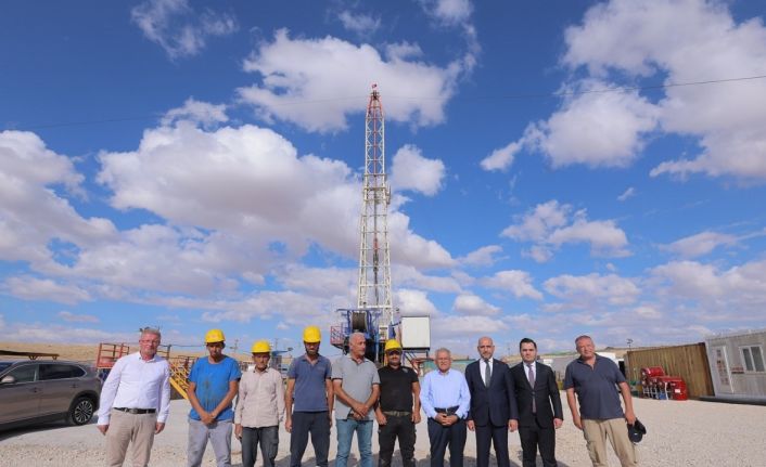 Başkan Büyükkılıç, Jeotermal Kaynaklı Sera Organize Tarım Bölgesi çalışmalarını yerinde inceledi