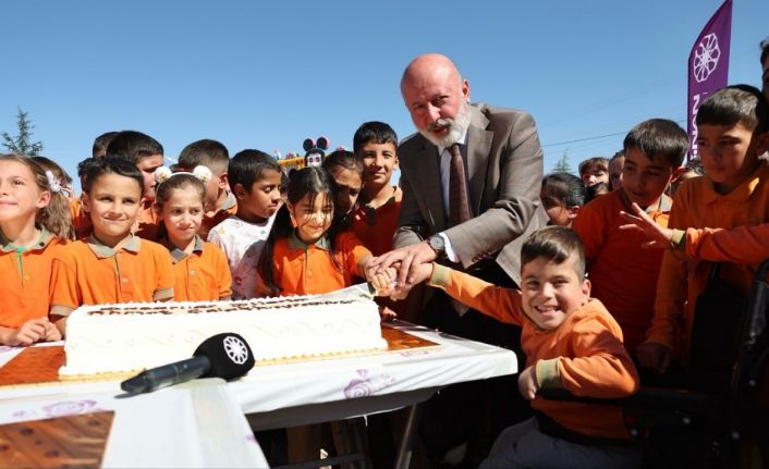 Başkan Çolakbayrakdar: "Her çocuk bir tebessümle dünyayı güzelleştirir"