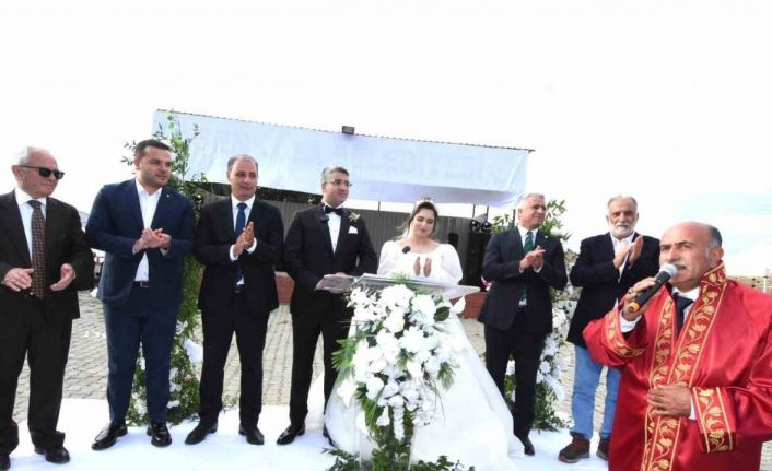 Başkan Özcan, Kızının nikahını kıydı