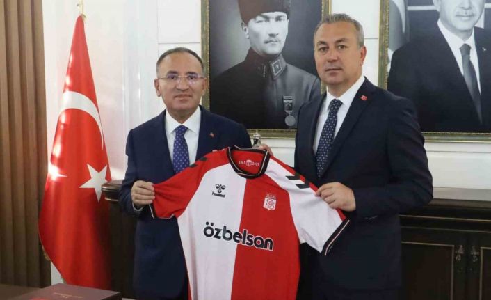 Başkan Uzun’dan TBMM Başkanvekili Bozdağ’a Sivasspor forması