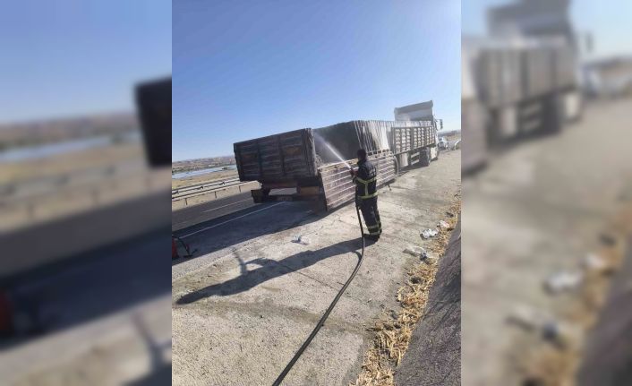 Batman’da seyir halindeki tırın dorsesinde yangın çıktı