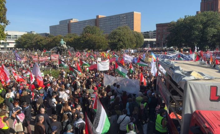 Berlin’deki "Tüm Gözler Gazze’de" gösterisinde on binlerce kişi İsrail’i protesto etti