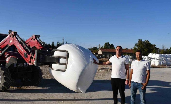 Beylikova’da mısır silajı ve pancar küspesi paketleme sezonu başladı