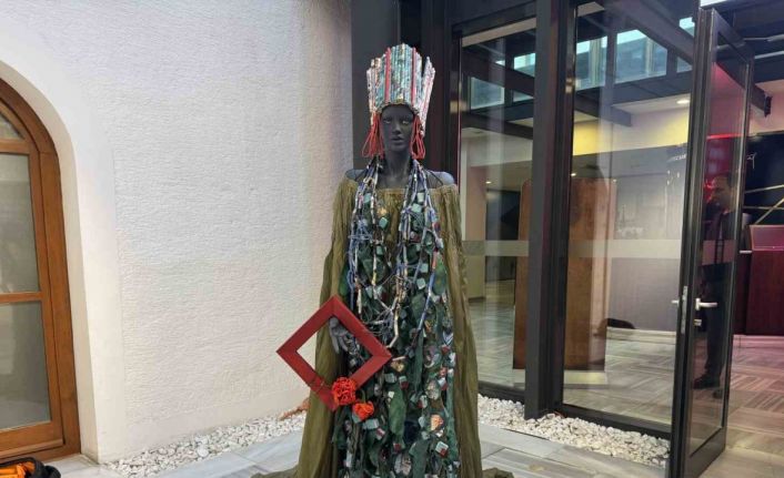 Beyoğlu’nda geri dönüşüm malzemelerinden sergi açıldı