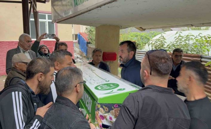 Bıçaklı kavgada yaşamını yitiren kadın toprağa verildi