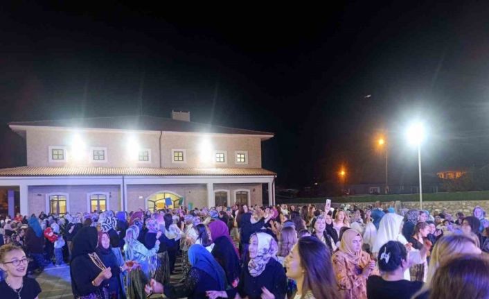 Bilecik’te bin 500 kadınla ilk ’şalvar gecesi’ coşkusu