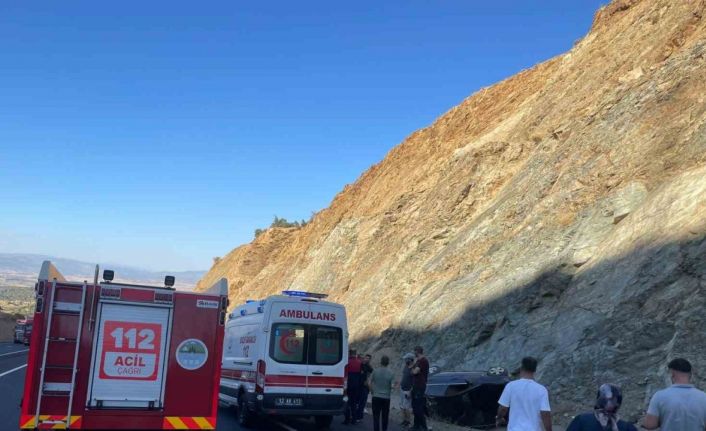 Bingöl’de otomobil takla attı: 3 yaralı