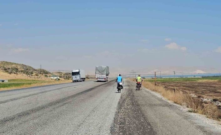 Bisikletseverlerden Van Gölü’ne büyük ilgi