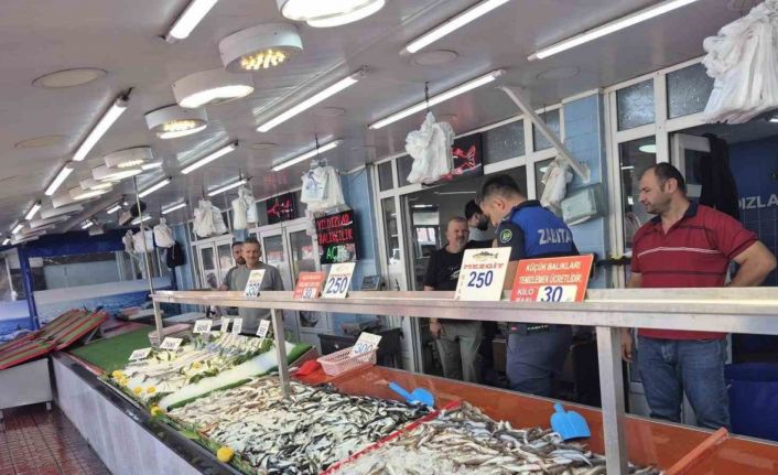 Bolu’da zabıtadan balık tezgâhlarına denetim