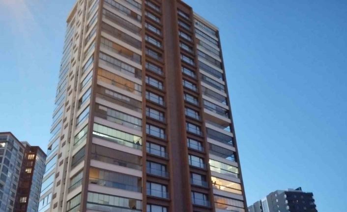 Boşanma aşamasındaki eşini çocuklarının yanında öldürdü