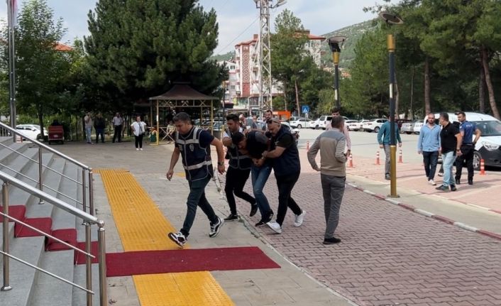 Burdur’da kuzenini öldüren sanık ile eşinin tutukluğuna devam etmesi kararlaştırıldı