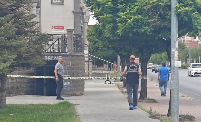 Cami tuvaletinde tartıştığı şahsı bıçaklayan şüpheli yakalandı