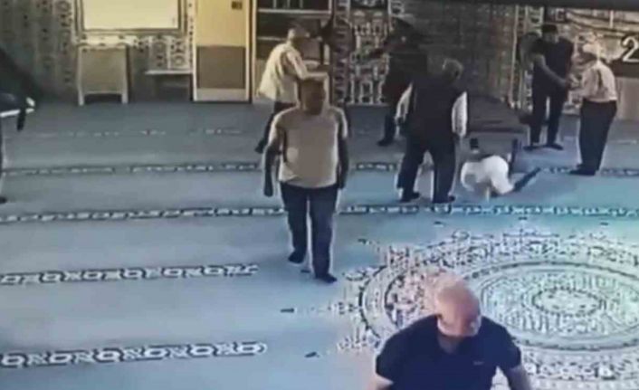 Camide fenalaştı, hastaneye kaldırıldı: O anlar kamerada