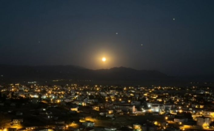 Canan: "Kanlı ay, herhangi bir felaketle bilimsel olarak bağlantılı değildir"