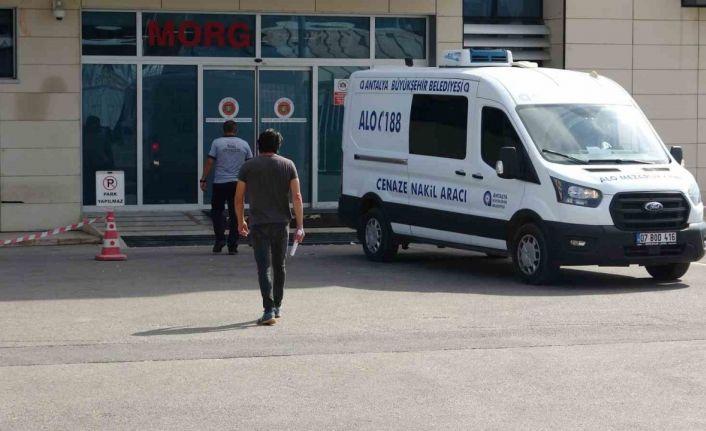 Çatıdan hortumla balkona inmek isterken hayatını kaybeden şahsın cenazesi teslim alındı