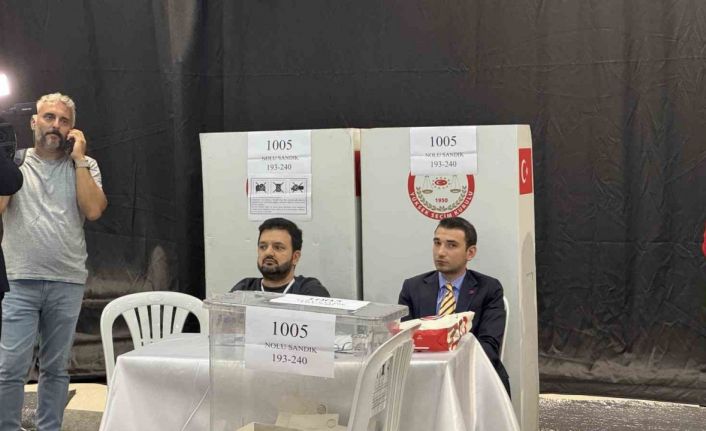 CHP İstanbul İl Başkanlığı Olağanüstü Kongresi’nde oylama tamamlandı