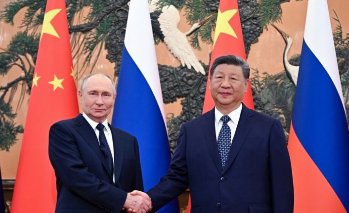 Çin Devlet Başkanı Xi, Rus mevkiidaşı Putin ile bir araya geldi