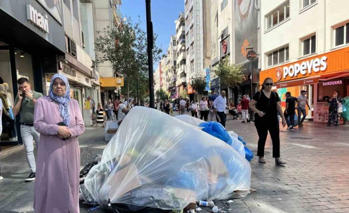 Çöp dağları Karşıyaka’ya uzandı
