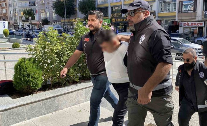 Çorum’da petshop dükkanında işlenen cinayetin 3 şüphelisi adliyeye sevk edildi