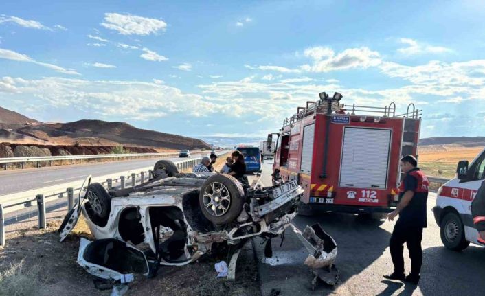 Çorum’da takla atan otomobil hurdaya döndü: 3 yaralı