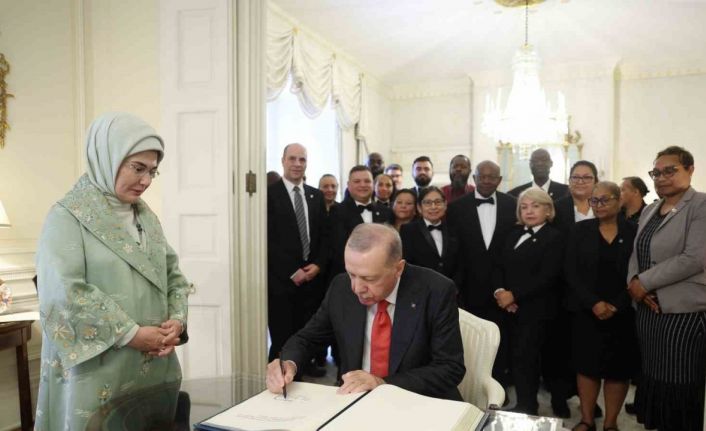 Cumhurbaşkanı Erdoğan, Blair House çalışanlarıyla hatıra fotoğrafı çektirdi