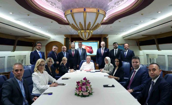 Cumhurbaşkanı Erdoğan: "Çin ile ilişkilerimizi geliştirmenin gayreti içerisindeyiz. Ekonomik ilişkilerden dijital teknolojilere, enerjiden sağlığa birçok alanda iş birliği fırsatlarını değerlendiriyoruz."