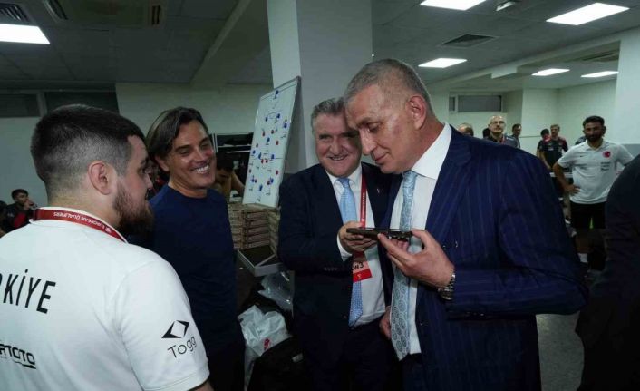 Cumhurbaşkanı Erdoğan’dan A Milli Futbol Takımı’na tebrik telefonu