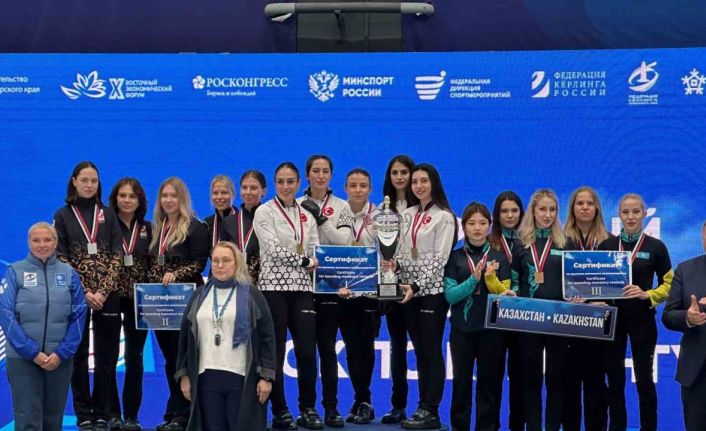 Curling milli takımı çifte madalya ile dönüyor