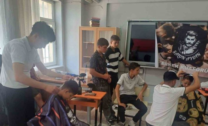 Dadaloğlu’nda öğrenciler ücretsiz tıraş edildi