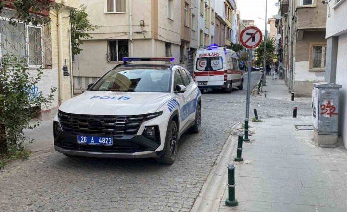 Daireden yayılan ağır koku ekipleri harekete geçirdi