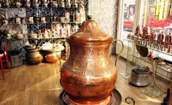 Dev bakraca evladı gibi bakıyor