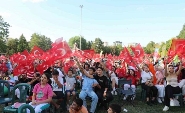 Dev ekranda milli maç heyecanı Kocasinan’da yaşandı