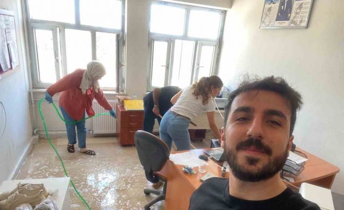 Dicle’de öğretmenler görev yaptıkları okulu temizledi