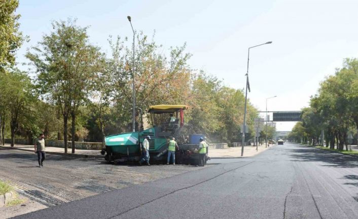 Diyarbakır’da 11 kilometrelik 11 cadde ve bulvara 30 bin ton asfalt serildi