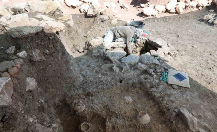 Diyarbakır’da 5 ve 11 bin yıllık 6 mezar bulundu