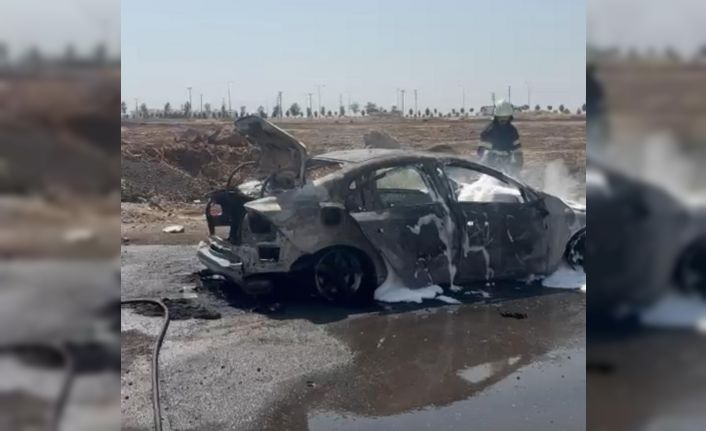 Diyarbakır’da alev topuna dönen otomobil itfaiye ekiplerince söndürüldü