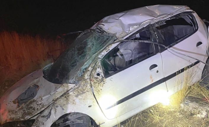 Domaniç’te takla atan otomobilde 3 kişi yaralandı