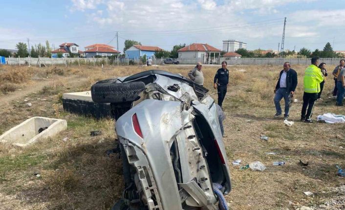 Düğün konvoyundaki otomobil tarlaya yuvarlandı: 2 yaralı