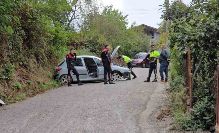"Dur" ihtarına uymayıp kaza yapan sürücü yaya olarak kaçmaya çalıştı